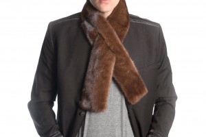 Can men wear fur scarves?